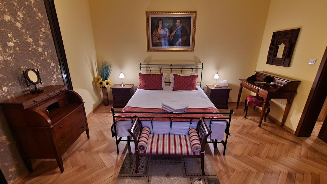 Hotel Casa Republicii Braşov Esterno foto
