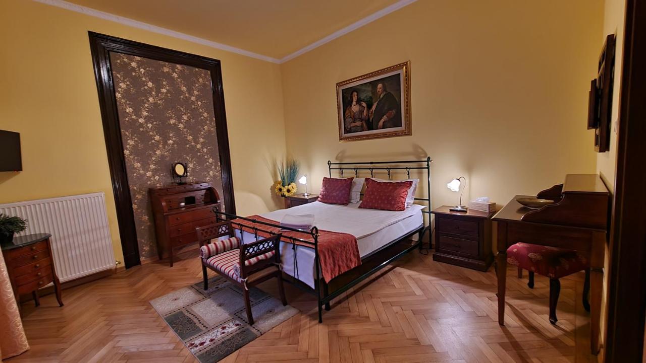 Hotel Casa Republicii Braşov Esterno foto
