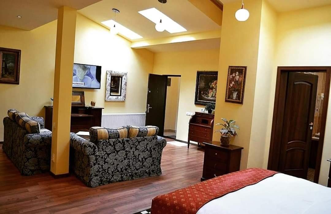 Hotel Casa Republicii Braşov Esterno foto