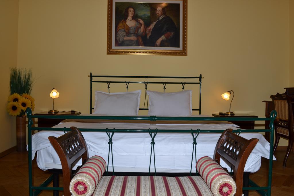 Hotel Casa Republicii Braşov Esterno foto