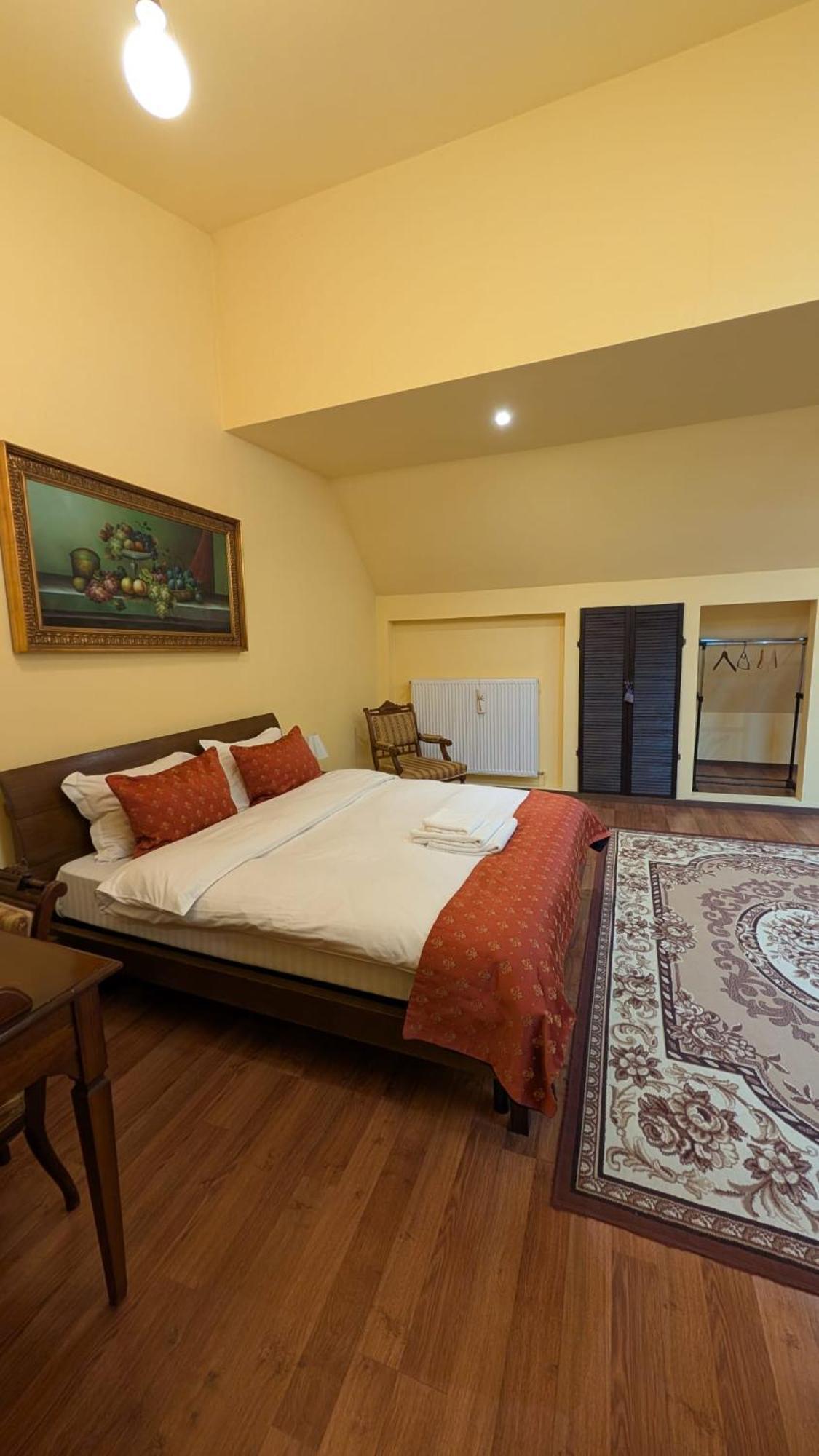 Hotel Casa Republicii Braşov Esterno foto