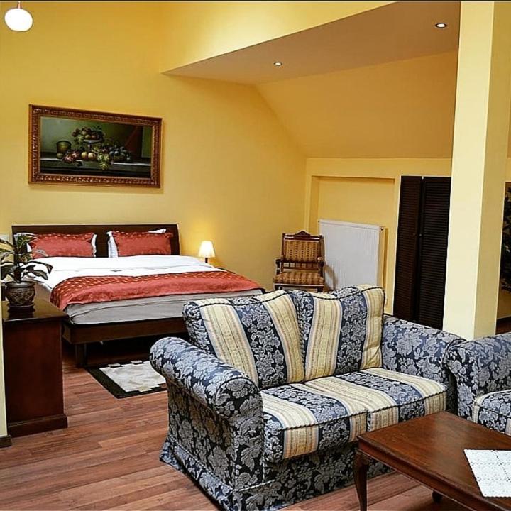 Hotel Casa Republicii Braşov Esterno foto