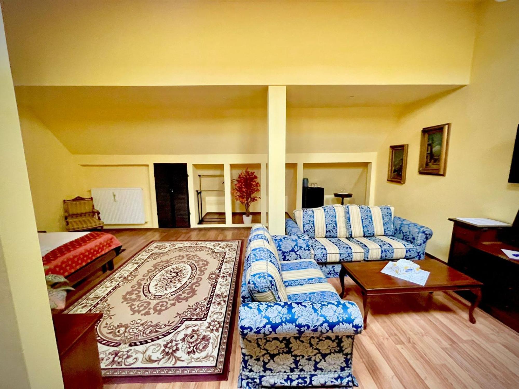 Hotel Casa Republicii Braşov Esterno foto